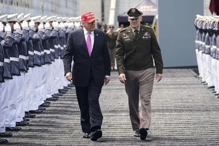 Trump elogia cadetes de West Point