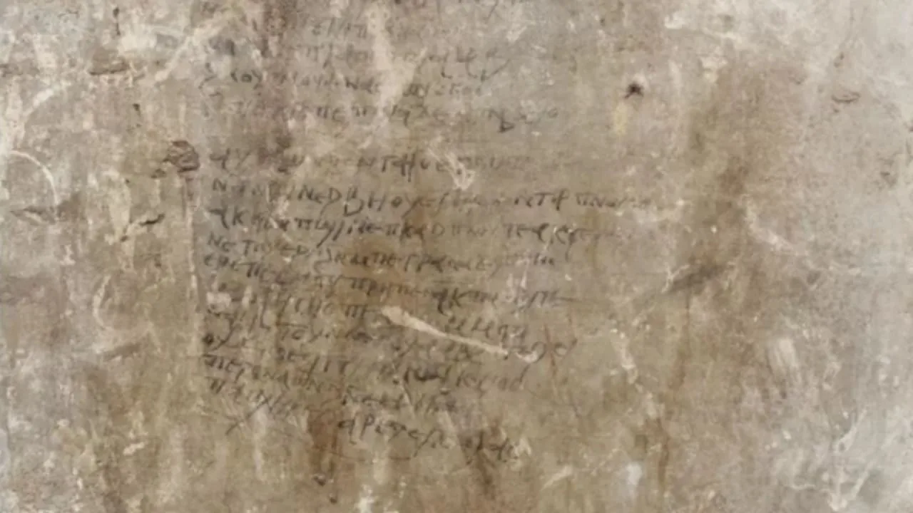 Muitos Olhos’ e José com o menino Jesus Afrescos coptas encontrados em escavação de Assiut