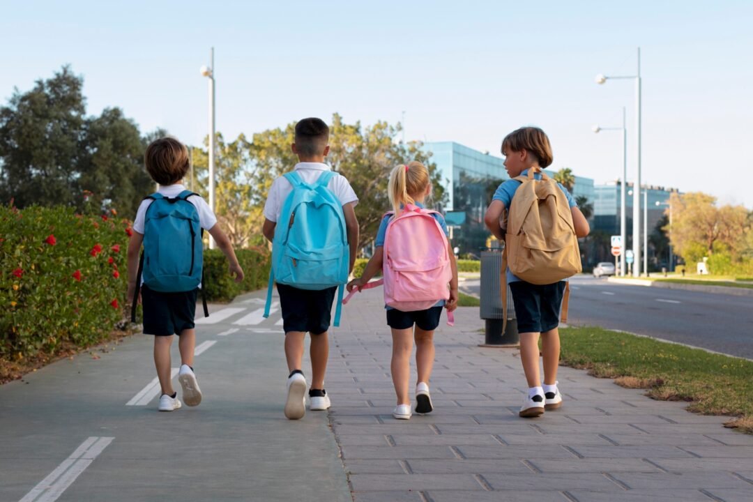 Português na Mochila: Histórias, Brincadeiras e Afeto na Volta às Aulas