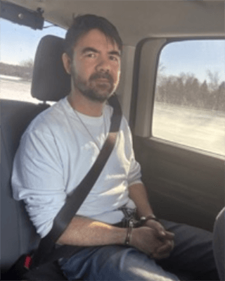 O ICE prendeu um estrangeiro criminoso do Afeganistão condenado por tentativa de homicídio e agressão.